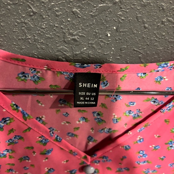 Shein Coral Floral Blouse - Picture 4 of 5